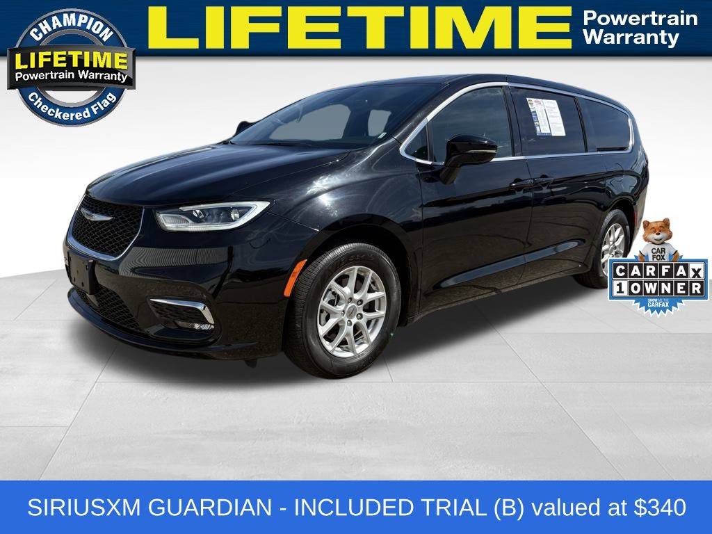 2025 Chrysler Pacifica Select — Minivan — 18,440 mi — Brighton, MI