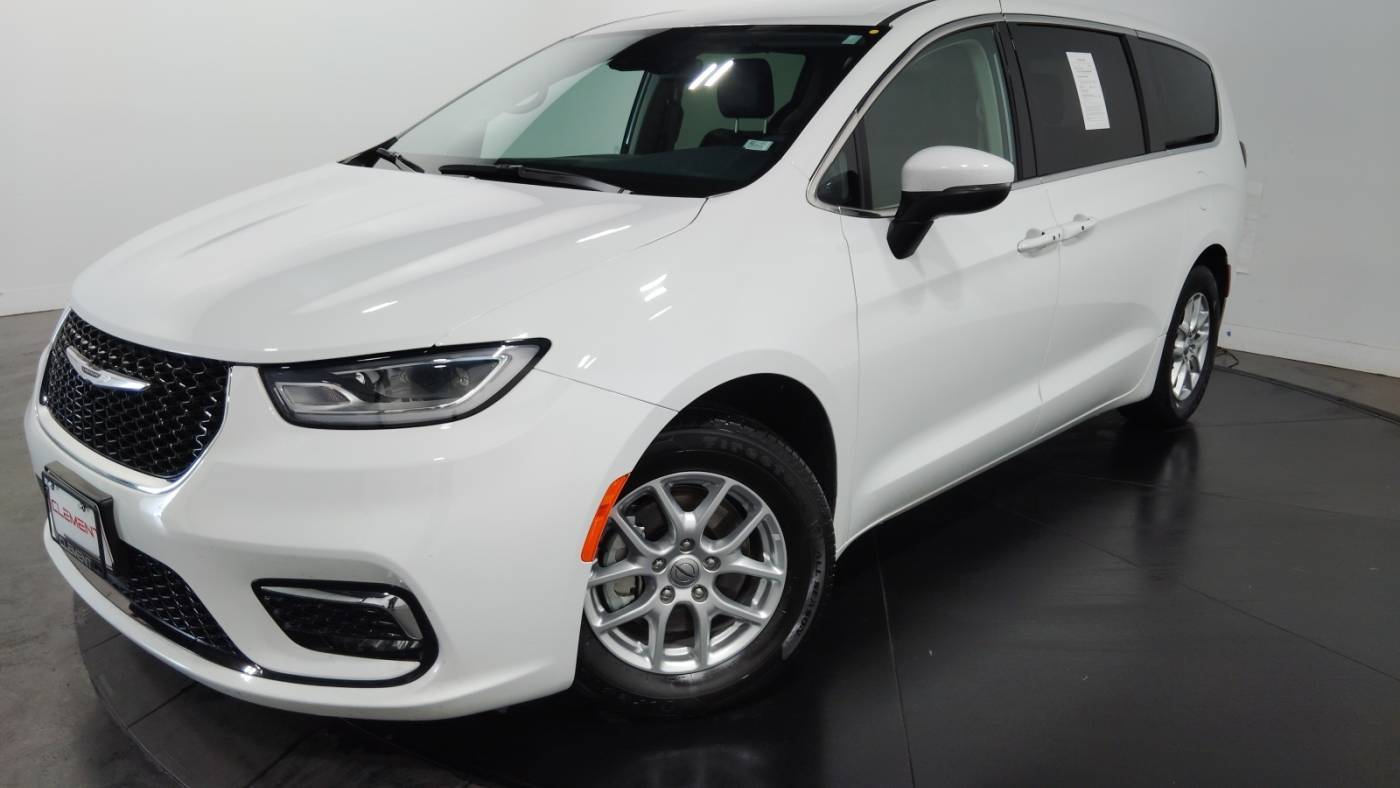 2023 Chrysler Pacifica Touring L — Minivan — 72,754 mi — O’Fallon, MO