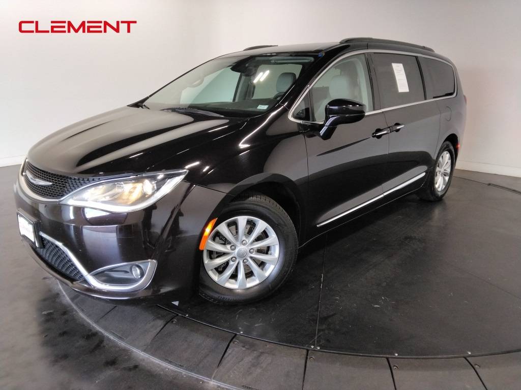 2017 Chrysler Pacifica Touring L — Minivan — 100,647 mi — St. Charles, MO