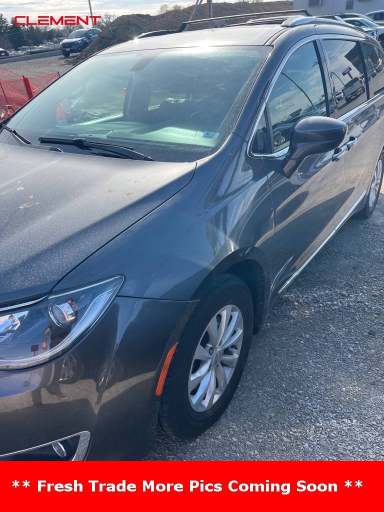 2018 Chrysler Pacifica Touring L — Minivan — 106,658 mi — St. Charles, MO