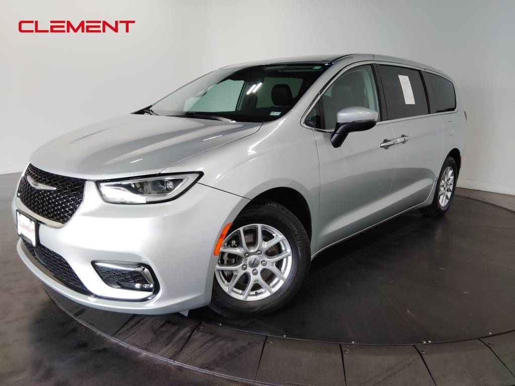 2023 Chrysler Pacifica Touring L — Minivan — 70,712 mi — St. Charles, MO