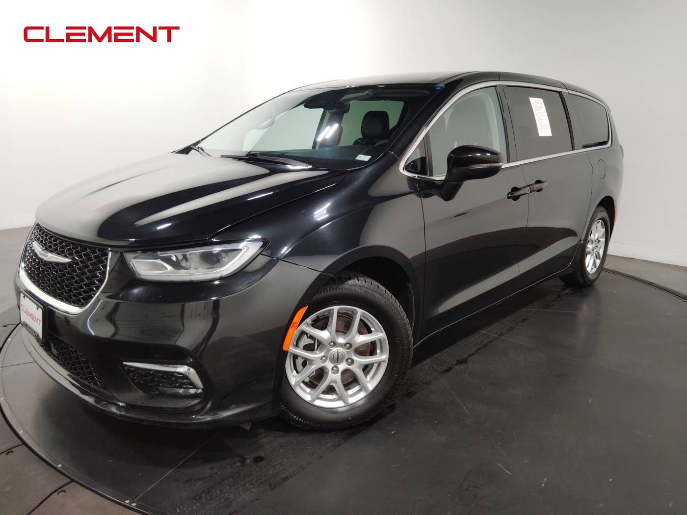 2023 Chrysler Pacifica Touring L — Minivan — 67,468 mi — Florissant, MO