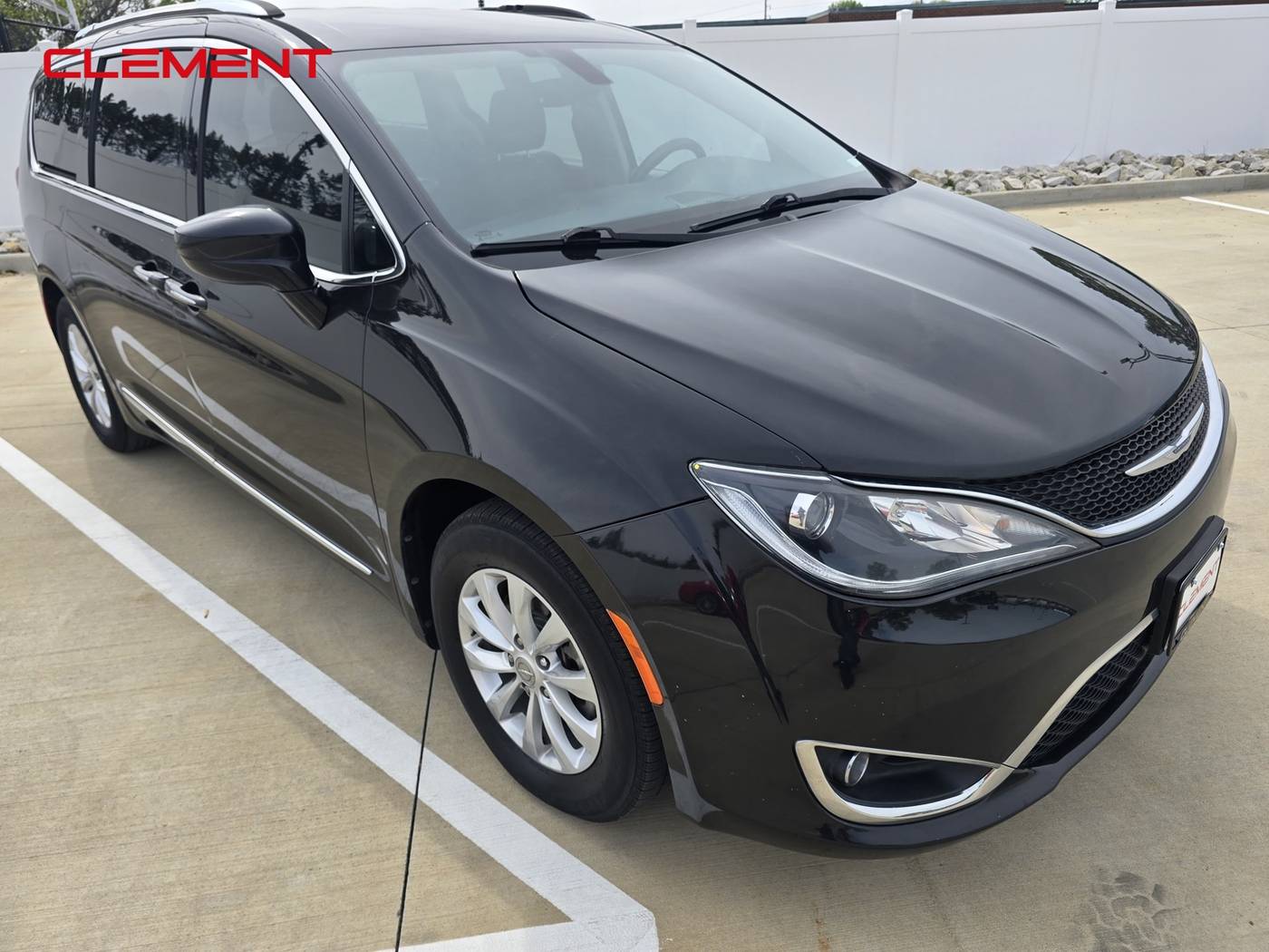 2019 Chrysler Pacifica Touring L — Minivan — 101,058 mi — Florissant, MO
