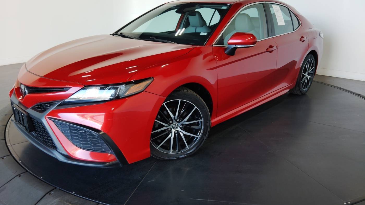2022 Toyota Camry SE — Sedan — 111,985 mi — Florissant, MO