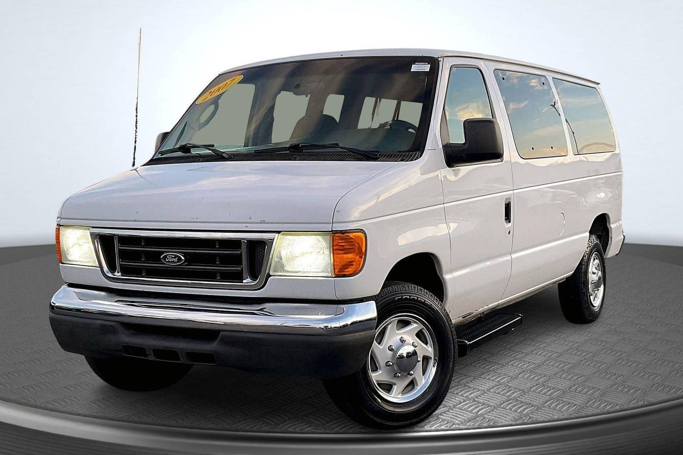 2007 Ford Econoline Wagon E-350 Super Duty XLT — Passenger Van — 171,061 mi — Crystal Lake, IL