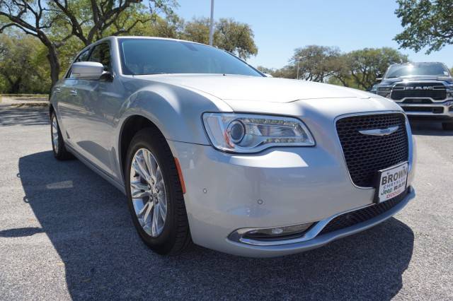 2021 Chrysler 300 Touring L — Sedan — 39,200 mi — Devine, TX
