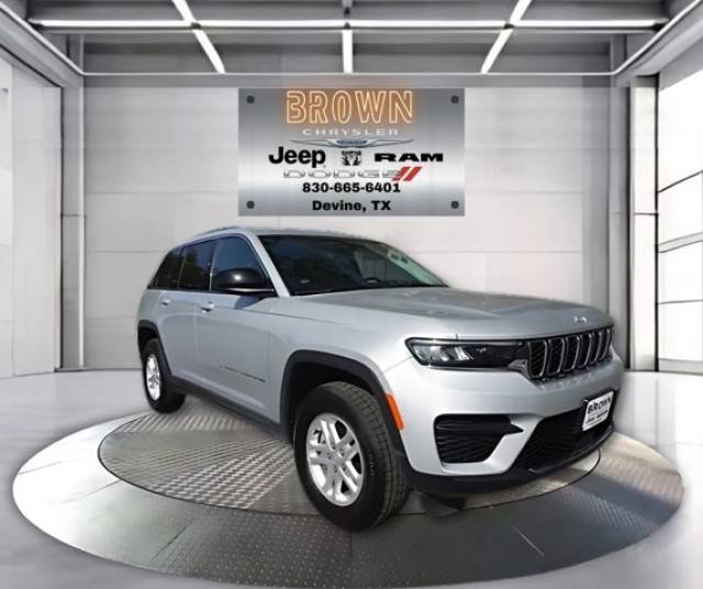 2024 Jeep Grand Cherokee Laredo — SUV — 35,639 mi — Devine, TX