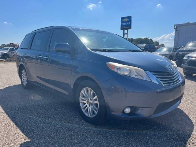 2015 Toyota Sienna XLE — Minivan — 210,504 mi — Gladewater, TX