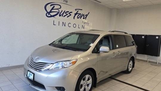 2017 Toyota Sienna LE — Minivan — 56,054 mi — Mchenry, IL