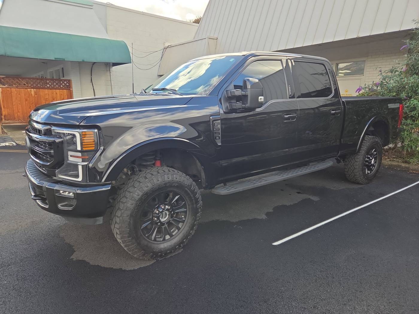 2022 Ford Super Duty F-350 LARIAT — Pickup Truck — 33,457 mi — Ashland, OR