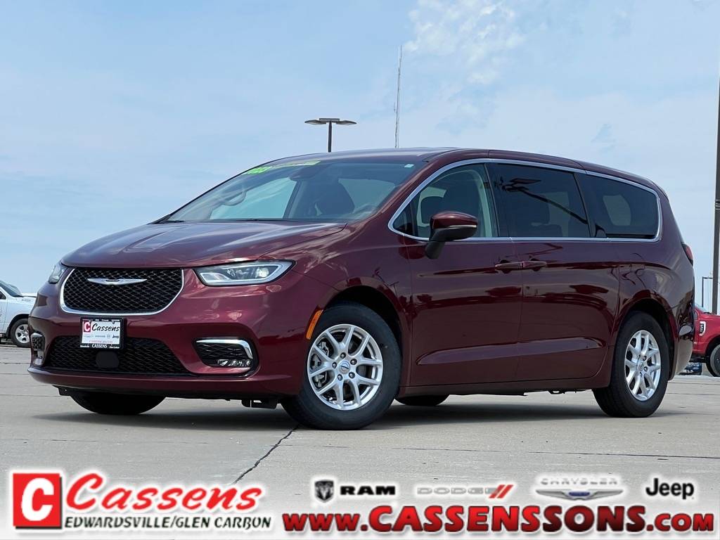 2023 Chrysler Pacifica Touring L — Minivan — 69,748 mi — Glen Carbon, IL