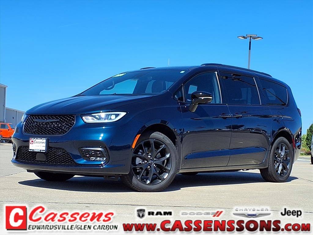 2024 Chrysler Pacifica Touring L — Minivan — 7,645 mi — Glen Carbon, IL