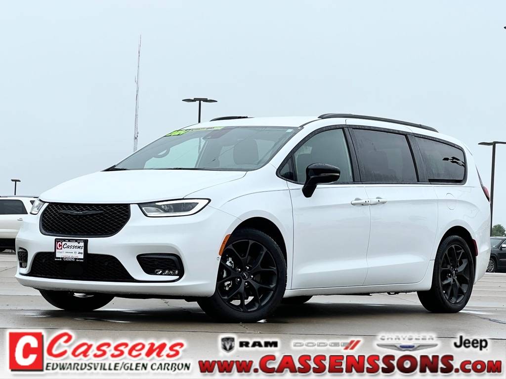 2024 Chrysler Pacifica Touring L — Minivan — 6,869 mi — Glen Carbon, IL