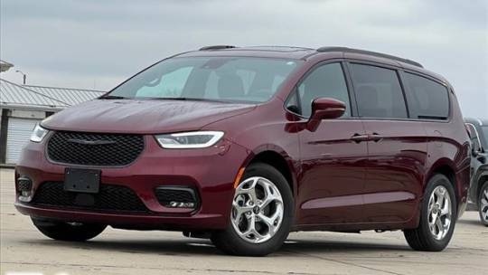 2021 Chrysler Pacifica Touring — Minivan — 21,579 mi — Glen Carbon, IL