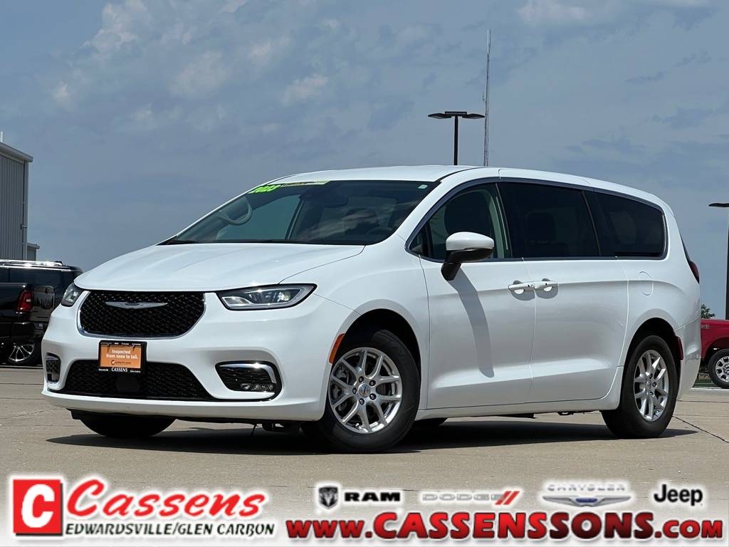 2023 Chrysler Pacifica Touring L — Minivan — 65,132 mi — Glen Carbon, IL