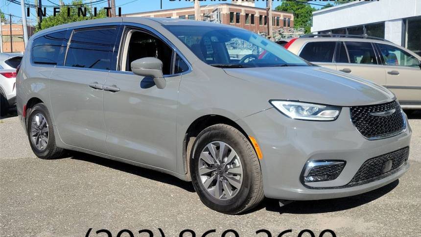 2022 Chrysler Pacifica Hybrid Touring L — Minivan — 61,101 mi — Mt. Kisco, NY