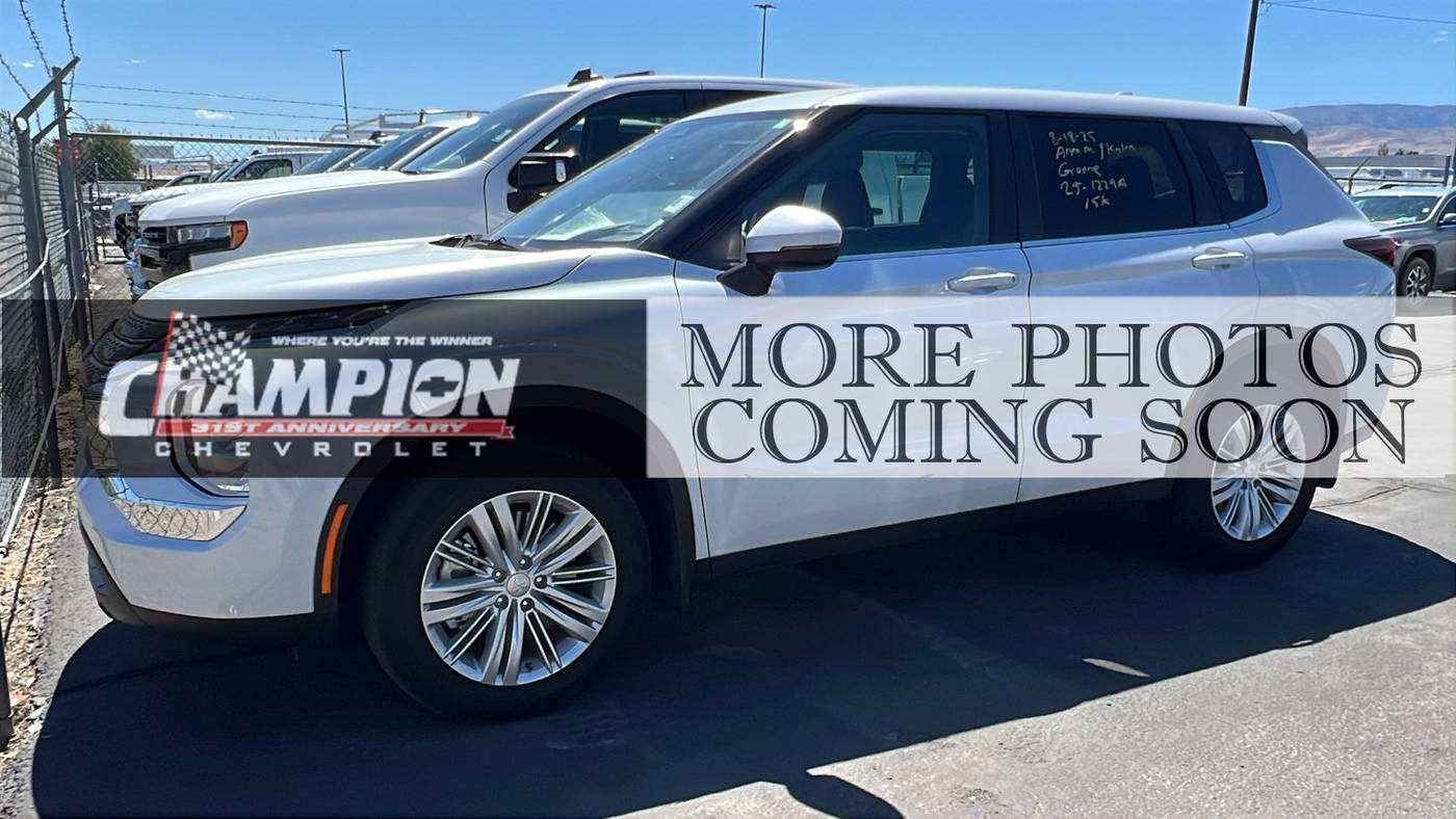 2023 Mitsubishi Outlander ES — SUV — 15,001 mi — Reno, NV