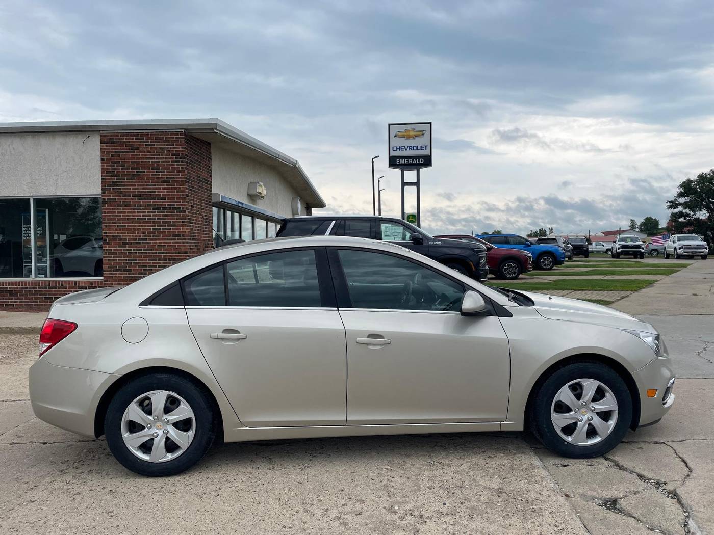2016 Chevrolet Cruze Limited 1LT — Sedan — 87,949 mi — Audubon, IA
