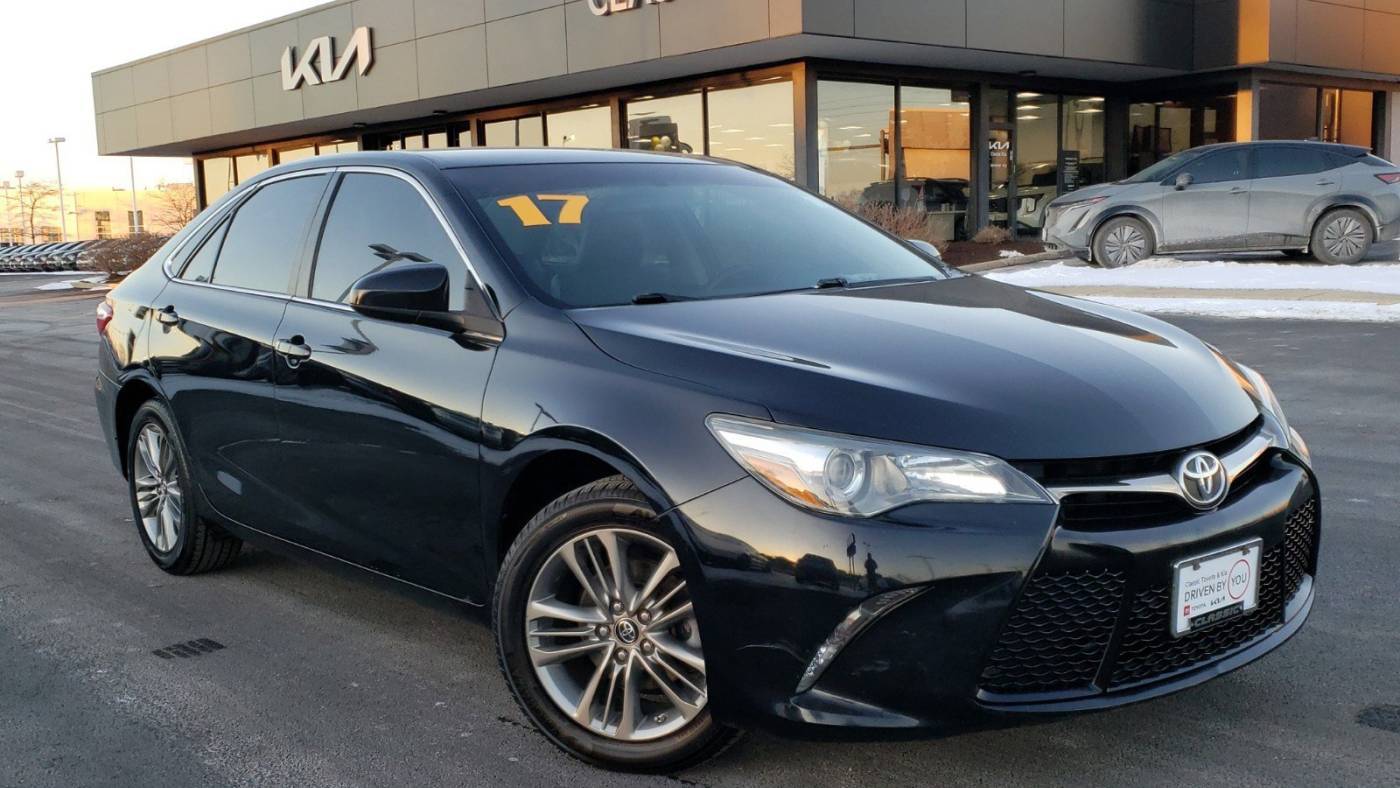 2017 Toyota Camry SE — Sedan — 125,085 mi — Waukegan, IL