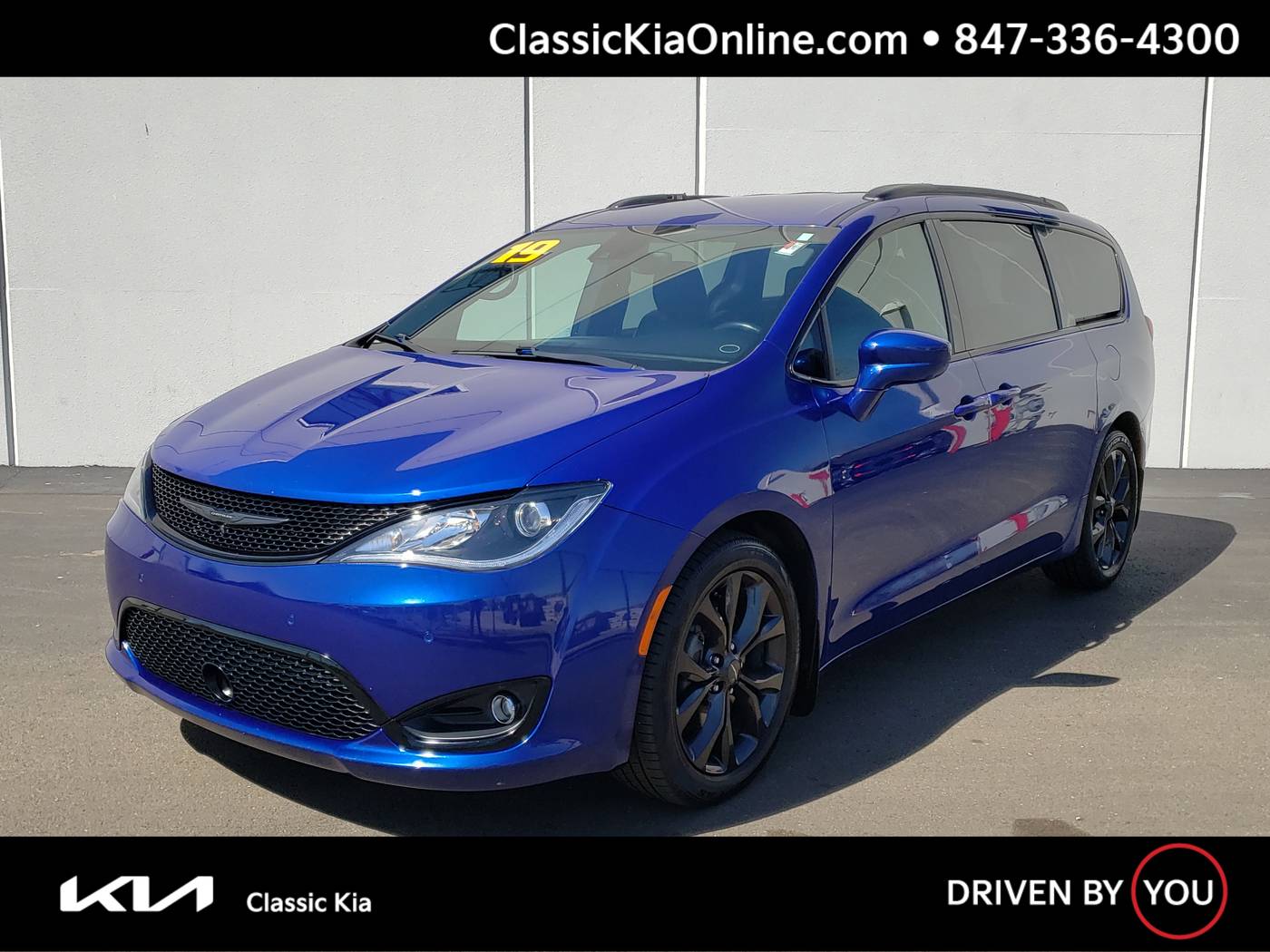 2019 Chrysler Pacifica Touring L Plus — Minivan — 91,577 mi — Waukegan, IL
