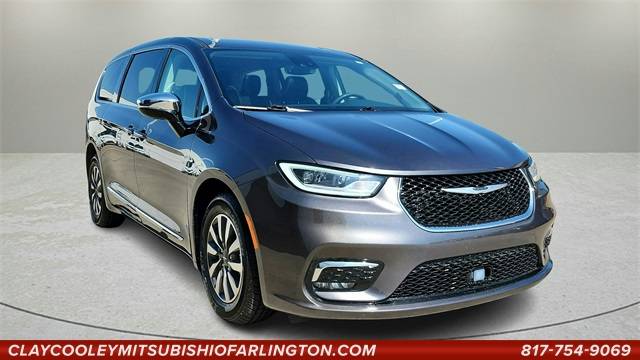 2023 Chrysler Pacifica Hybrid Limited — Minivan — 65,365 mi — Arlington, TX