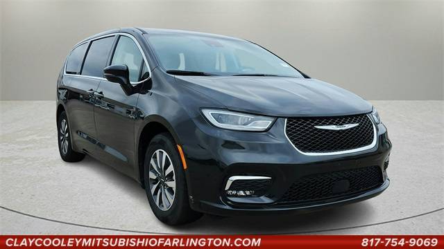 2023 Chrysler Pacifica Hybrid Touring L — Minivan — 60,546 mi — Arlington, TX