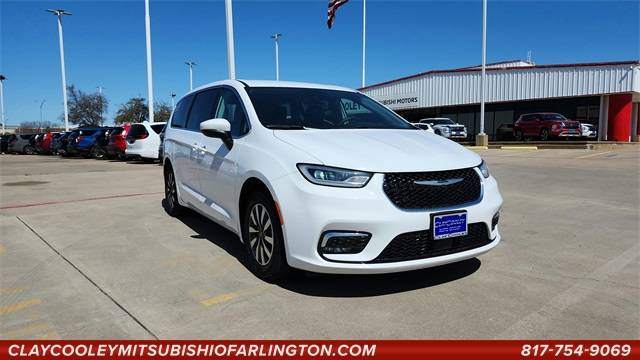 2023 Chrysler Pacifica Hybrid Touring L — Minivan — 67,804 mi — Arlington, TX