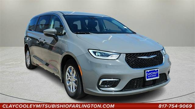 2023 Chrysler Pacifica Touring L — Minivan — 70,415 mi — Arlington, TX