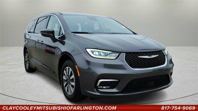 2022 Chrysler Pacifica Hybrid Touring L — Minivan — 75,571 mi — Arlington, TX