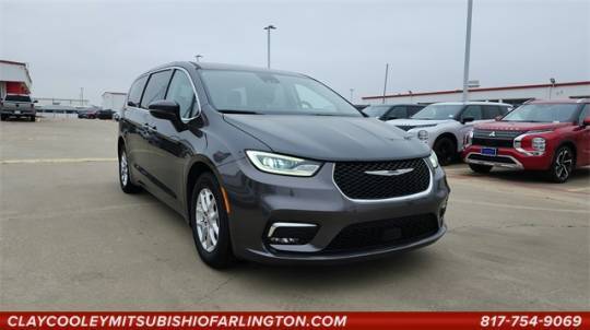 2023 Chrysler Pacifica Touring L — Minivan — 57,459 mi — Arlington, TX