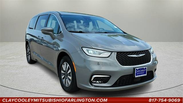 2022 Chrysler Pacifica Hybrid Touring L — Minivan — 63,677 mi — Arlington, TX