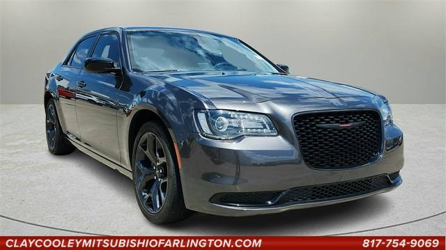 2023 Chrysler 300 Touring — Sedan — 27,997 mi — Arlington, TX