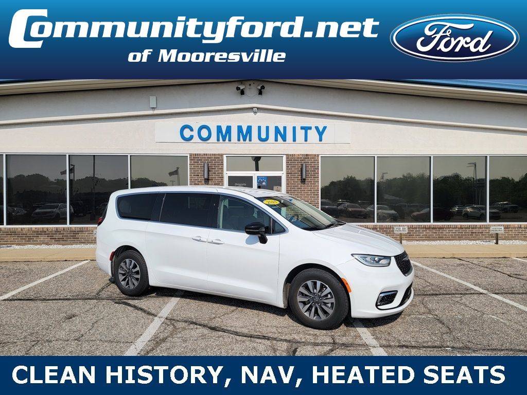 2024 Chrysler Pacifica Hybrid Select — Minivan — 52,372 mi — Mooresville, IN
