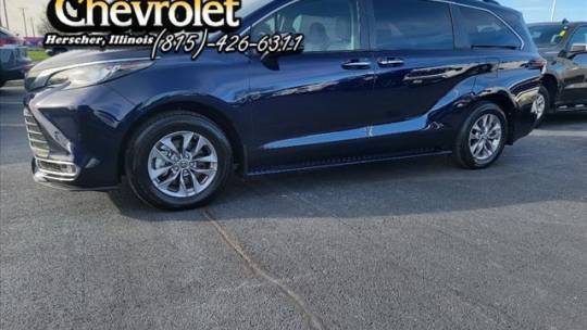 2023 Toyota Sienna XLE — Minivan — 22,698 mi — Herscher, IL