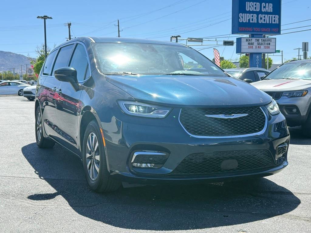 2023 Chrysler Pacifica Hybrid Touring L — Minivan — 31,868 mi — Albuquerque, NM