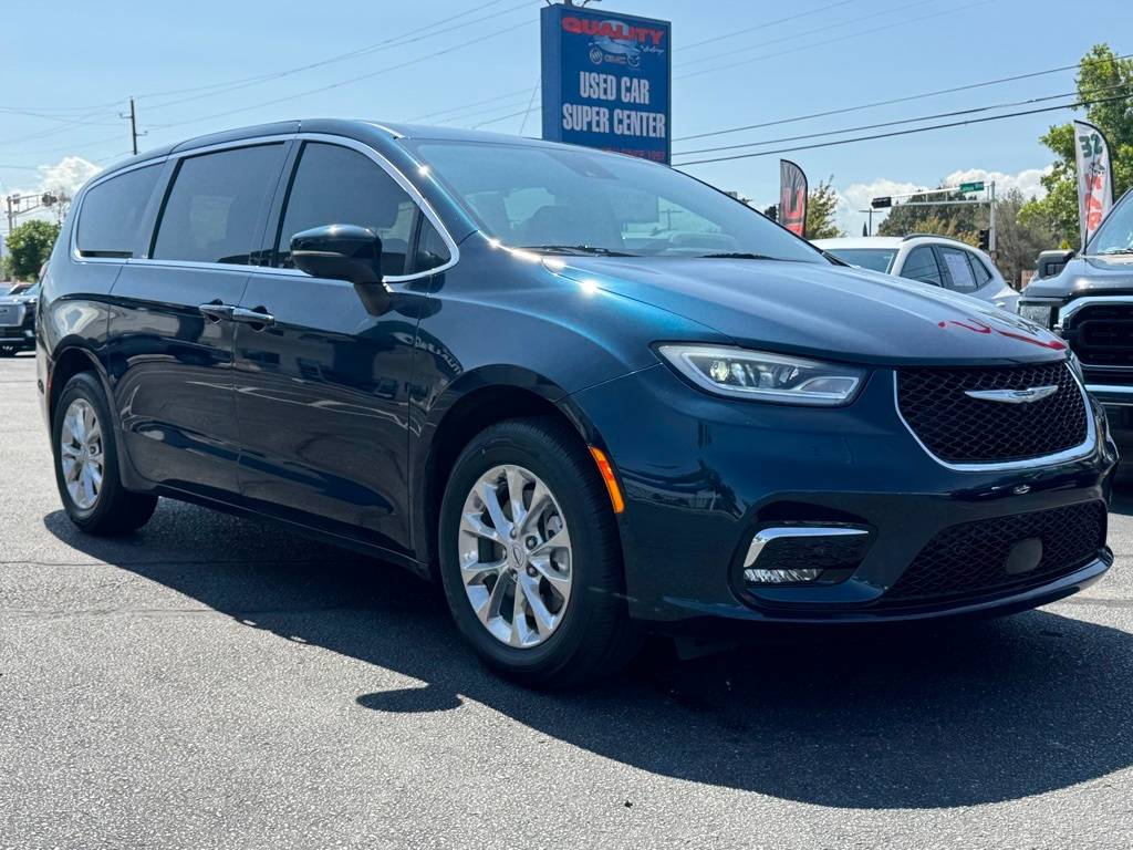 2023 Chrysler Pacifica Touring L — Minivan — 41,861 mi — Albuquerque, NM