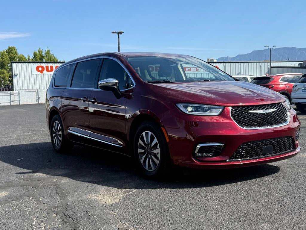 2023 Chrysler Pacifica Hybrid Limited — Minivan — 10,375 mi — Albuquerque, NM