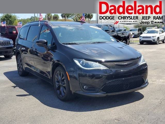 2019 Chrysler Pacifica Limited — Minivan — 49,297 mi — Miami, FL