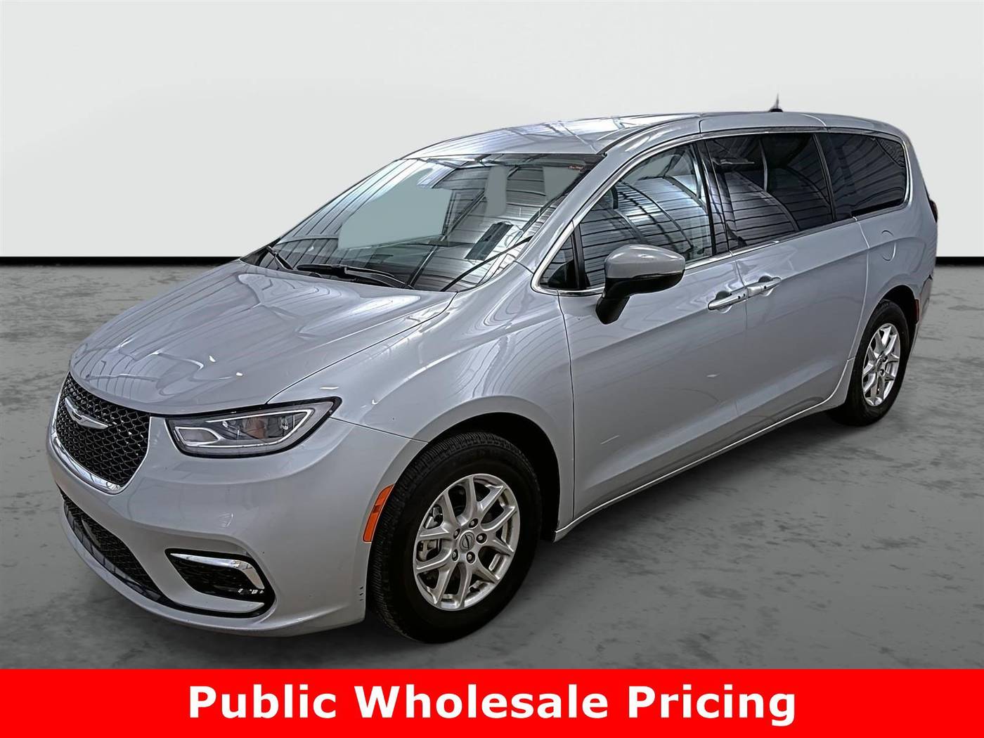 2023 Chrysler Pacifica Touring L — Minivan — 60,900 mi — Phoenix, AZ