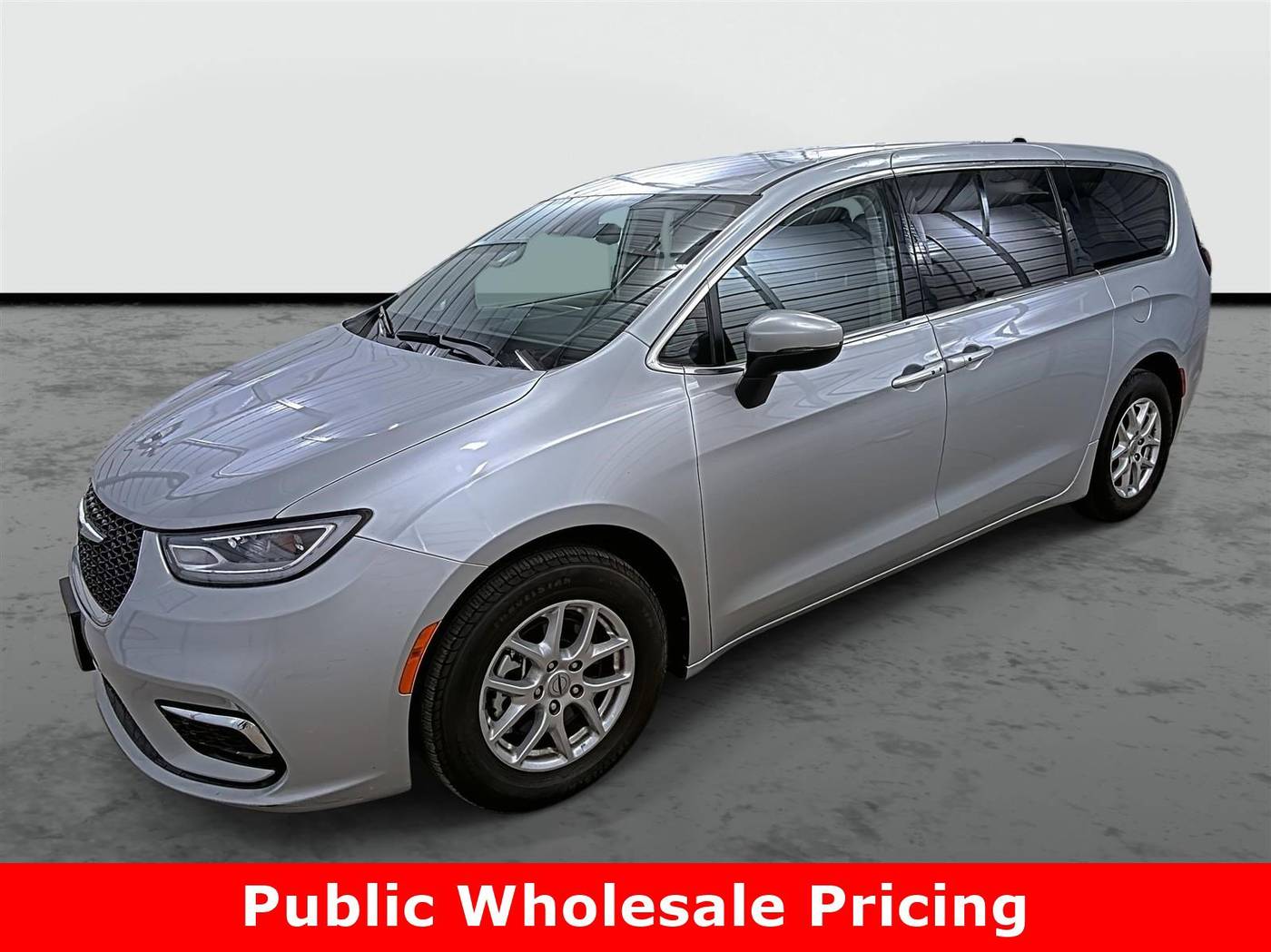 2023 Chrysler Pacifica Touring L — Minivan — 62,383 mi — Phoenix, AZ