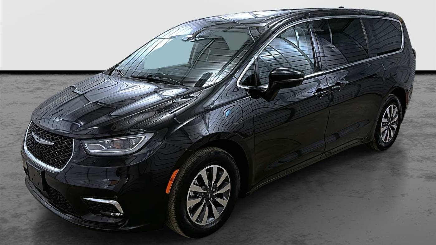 2022 Chrysler Pacifica Hybrid Touring L — Minivan — 78,292 mi — Phoenix, AZ