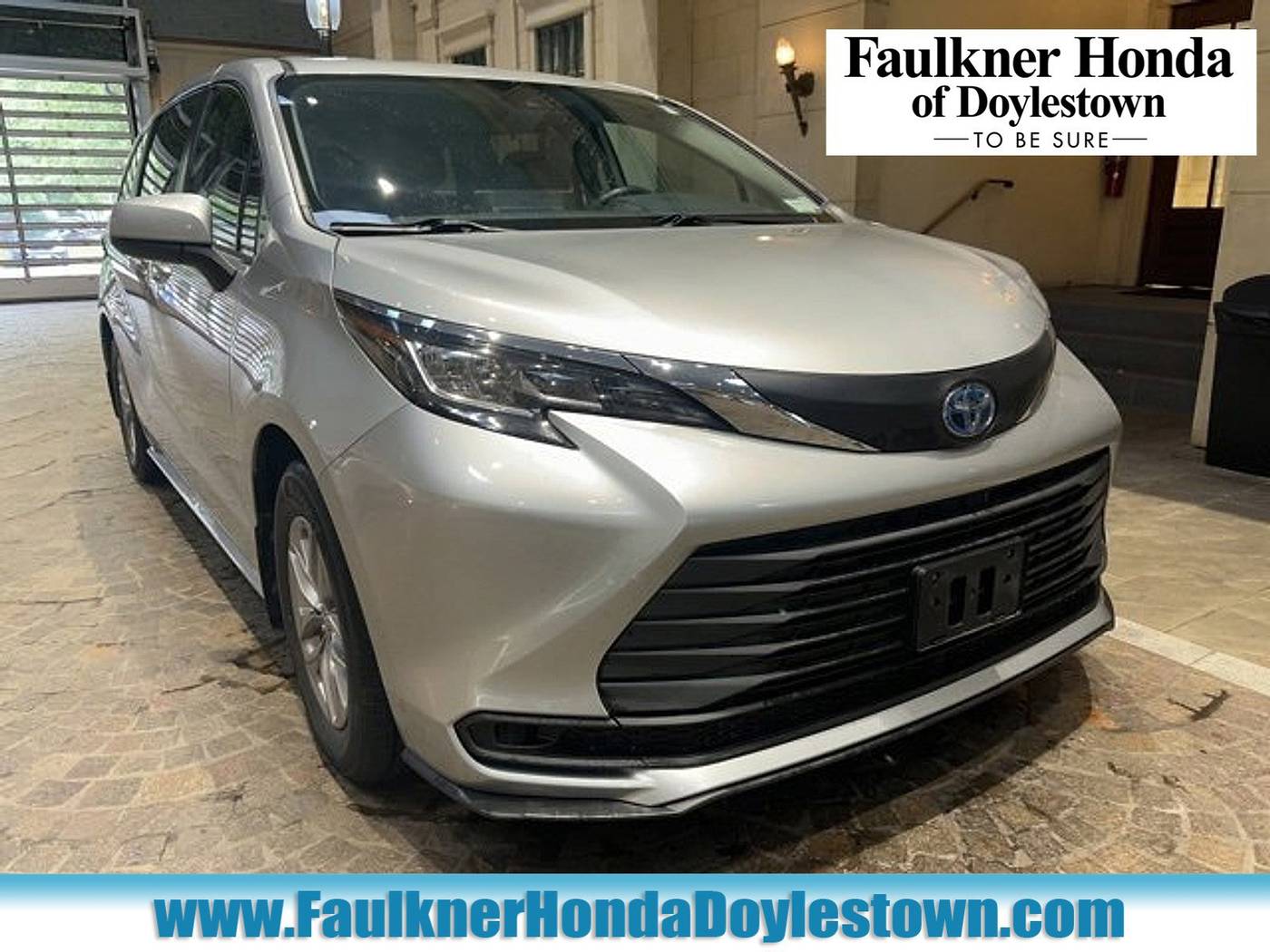 2022 Toyota Sienna LE — Minivan — 99,578 mi — Doylestown, PA