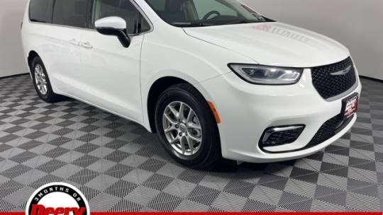 2023 Chrysler Pacifica Touring L — Minivan — 46,246 mi — Cedar Falls, IA