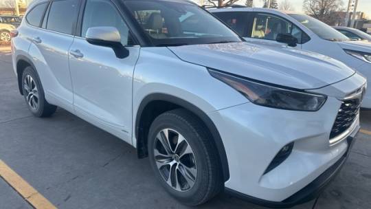 2023 Toyota Highlander Hybrid XLE — SUV — 16,315 mi — Cedar Falls, IA