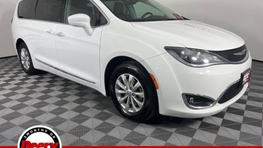 2018 Chrysler Pacifica Touring L — Minivan — 144,213 mi — Cedar Falls, IA