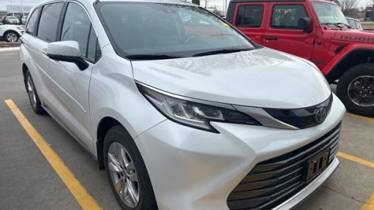 2024 Toyota Sienna Limited — Minivan — 13,003 mi — Cedar Falls, IA