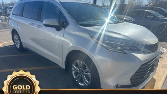 2024 Toyota Sienna Platinum — Minivan — 13,802 mi — Cedar Falls, IA