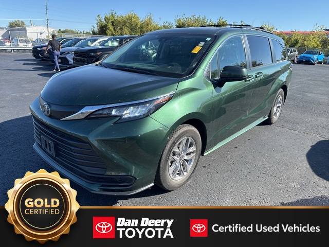 2022 Toyota Sienna LE — Minivan — 62,284 mi — Cedar Falls, IA