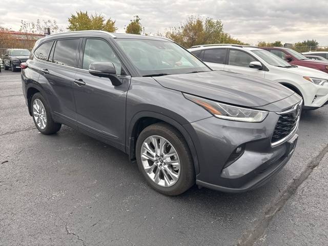 2023 Toyota Highlander Limited — SUV — 13,335 mi — Cedar Falls, IA