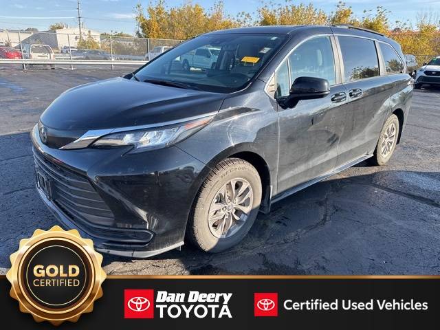 2023 Toyota Sienna LE — Minivan — 37,592 mi — Cedar Falls, IA